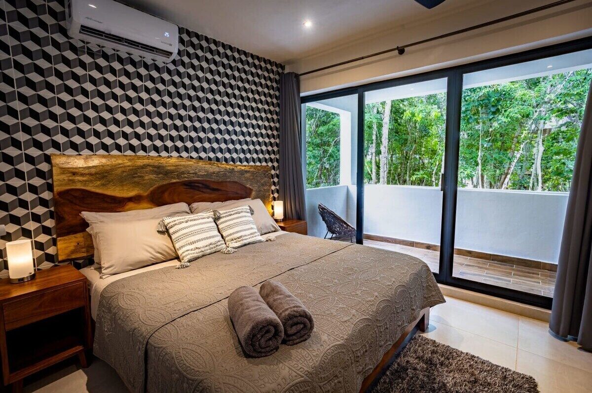 2 bedrooms, iron/ironing board, travel cot, WiFi