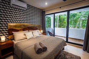 Iron/ironing board, travel crib, WiFi, bed sheets