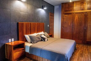 Recamara principal / master bedroom
