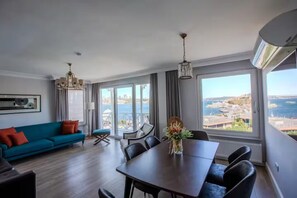 Smart TV - Live the Unique Beauty of the Bosphorus (İstanbul)
