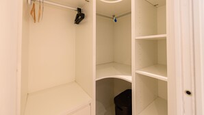 A white closet with multiple shelves and hanging space. - M Car1012 Apartamento con 2 Dormitorios 2 ba o (Madrid)