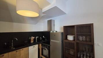 Refrigerador, horno, parrilla de estufa y lavavajillas