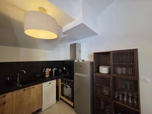 Refrigerador, horno, parrilla de estufa y lavavajillas 