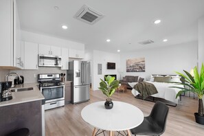 Fridge, microwave, oven, dishwasher - Bright Studio Haven - Pool, Gym & Balcony Views (Philadelphia)