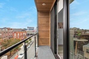 Property grounds - Bright Studio Haven - Pool, Gym & Balcony Views (Philadelphia)