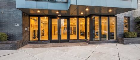 تفاصيل الفندق من الخارج