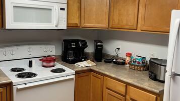 Micro-ondes, four, plaque de cuisson, lave-vaisselle