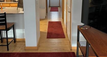 Spacious 5-bedroom condo in charming Altoona with AC