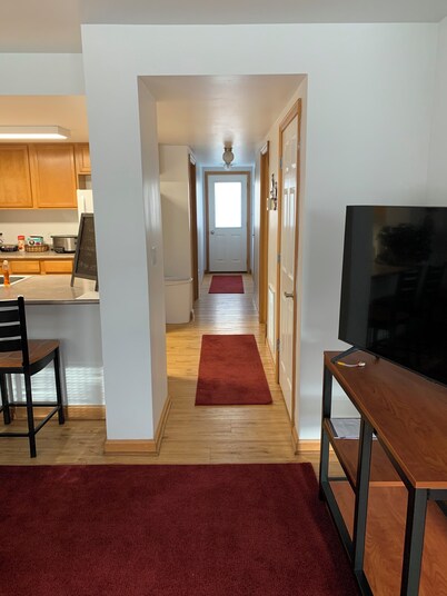 Spacious 5-bedroom condo in charming Altoona with AC