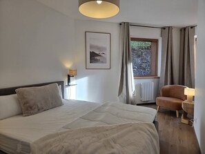 2 室のベッドルーム、WiFi (無料)