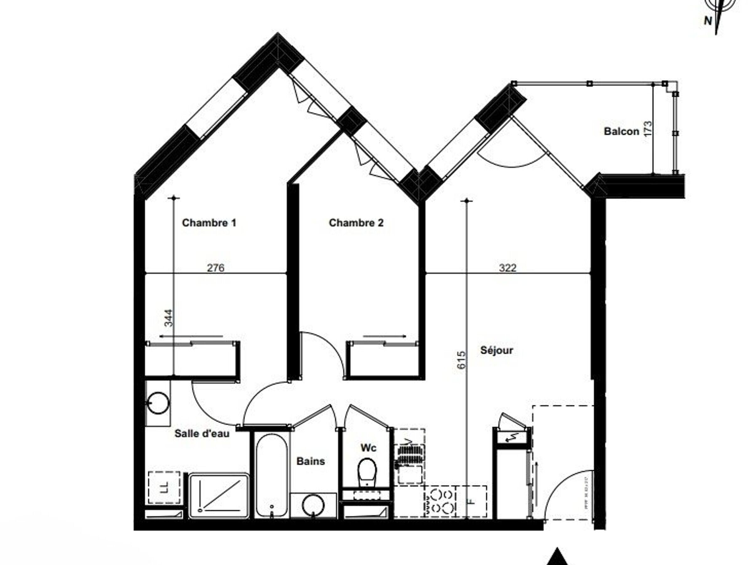 Un plan d’étage d’un immeuble comprenant deux chambres, une salle de bain, une cuisine, un balcon et un espace de vie.