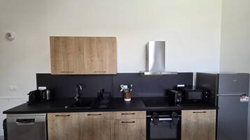 Kühlschrank, Ofen, Herdplatte, Geschirrspüler