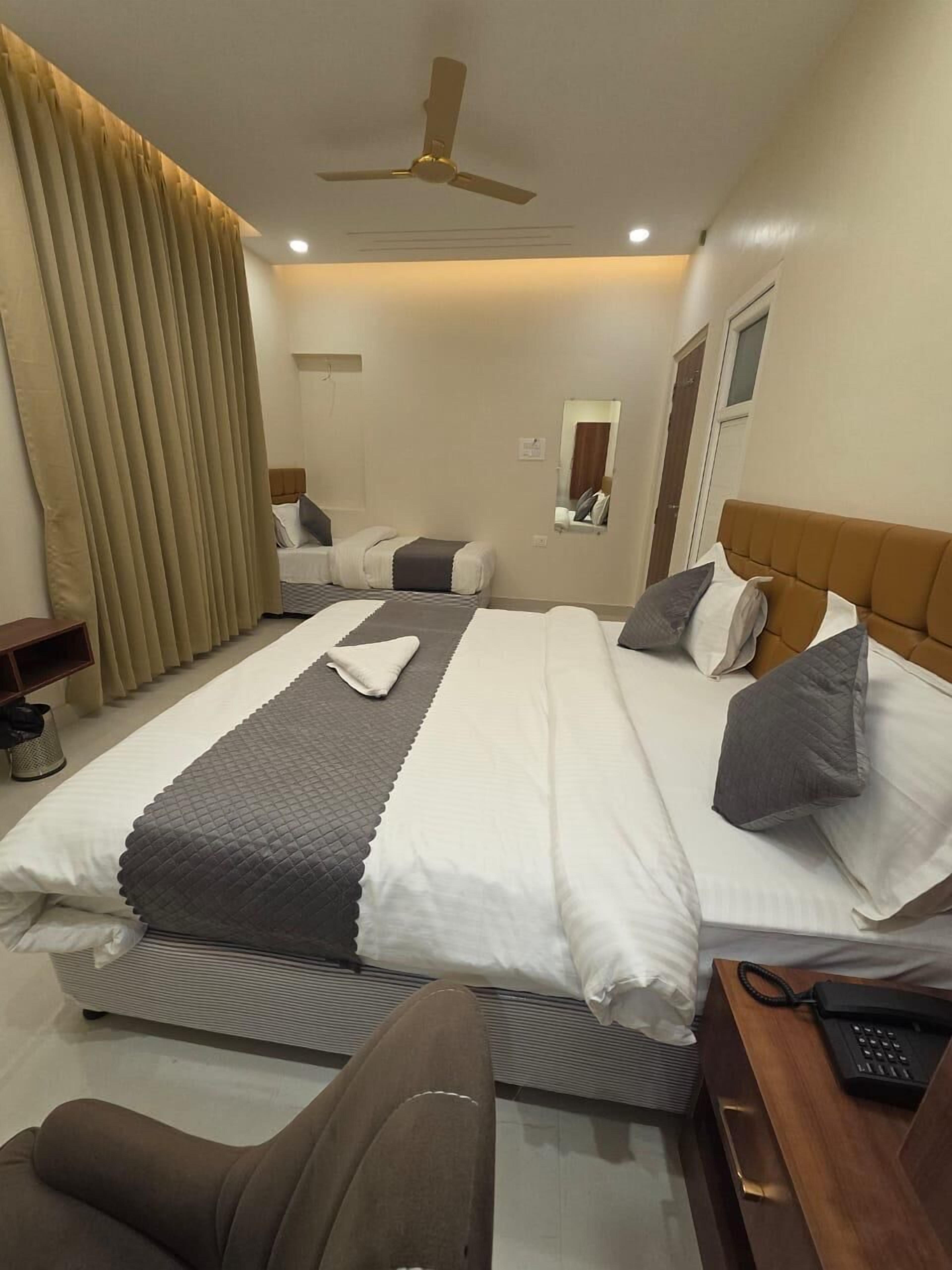 Triple Queen Room | Free WiFi