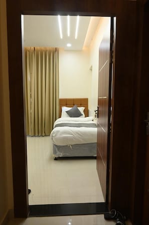 Triple Queen Room | Free WiFi - Sarvagya Inn (Varanasi)