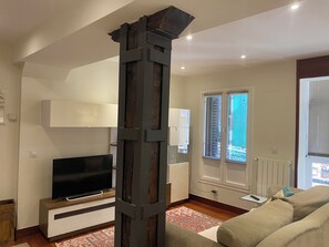 TV, DVD player, books, stereo - Portugalete apartment in old town (Portugalete)