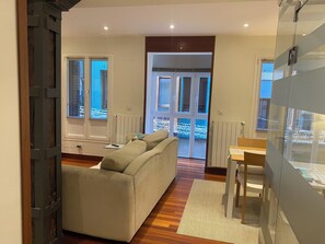 TV, DVD player, books, stereo