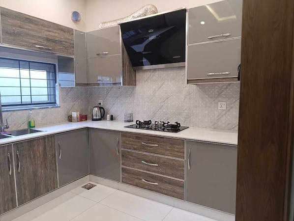 微波炉、烤箱、炉灶