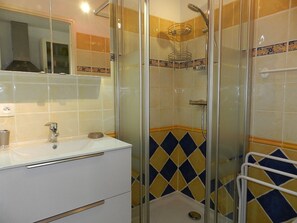 Bathroom - 3-room duplex, 6 sleeps, near beach, parking, Le Lavandou (Le Lavandou)