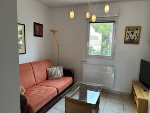 TV - 3-room duplex, 6 sleeps, near beach, parking, Le Lavandou (Le Lavandou)
