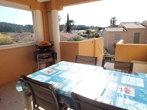 Outdoor dining - 3-room duplex, 6 sleeps, near beach, parking, Le Lavandou (Le Lavandou)