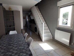 Dining - 3-room duplex, 6 sleeps, near beach, parking, Le Lavandou (Le Lavandou)