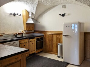 Kühlschrank, Mikrowelle, Ofen, Geschirrspüler