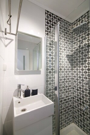 Shower, hair dryer, towels, toilet paper - Jaffa street Studios - 5 min to Market (Jerusalem)