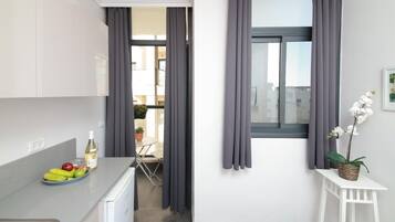 Monolocale Classic, balcone, vista città | Insonorizzazione, ferro/asse da stiro, Wi-Fi gratuito