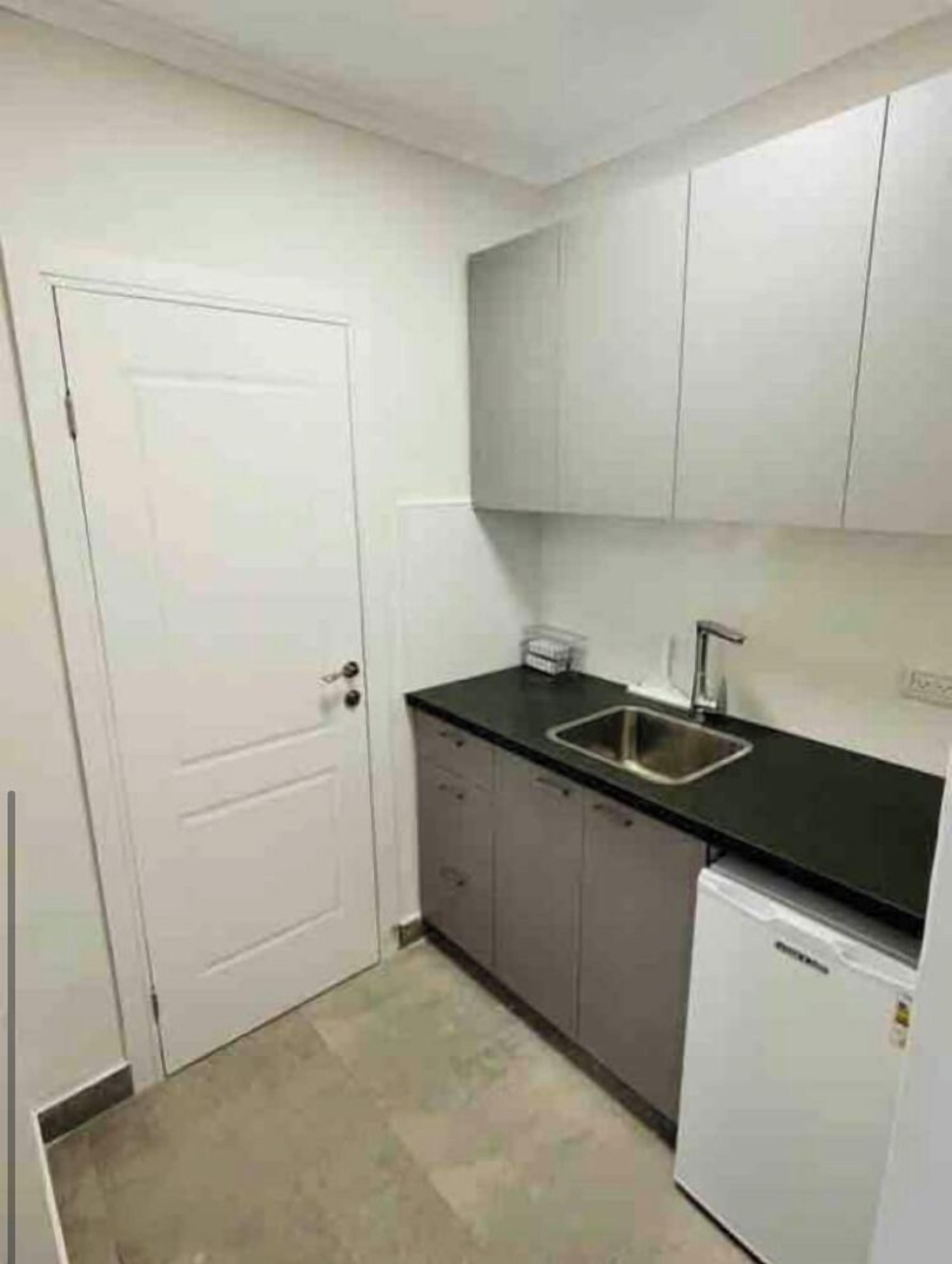 Estudio familiar, balcón, vista a la ciudad | Cocina privada | Tetera eléctrica 