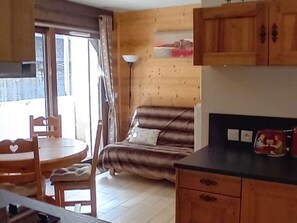 Interior - Les Gets: 2-room flat, 4-6 pers, station center, garage (Les Gets)