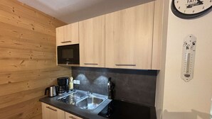 Private kitchen - Modern 2-room apartment at the foot of the slopes in Auris en Oisans (Auris)