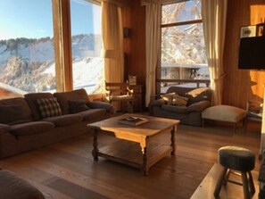 Télévision, cheminée