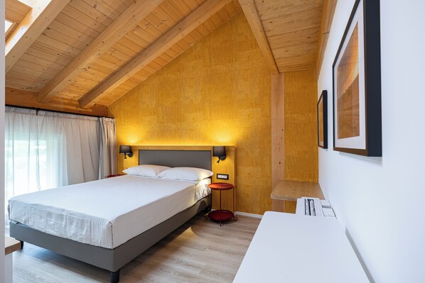 Superior-Doppelzimmer, eigenes Bad | Zimmersafe, Schreibtisch, laptopgeeigneter Arbeitsplatz