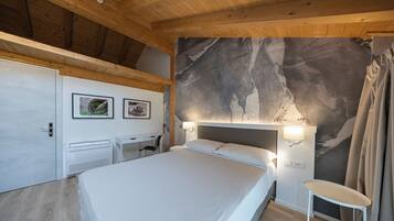 Superior-Doppelzimmer, eigenes Bad | Zimmersafe, Schreibtisch, laptopgeeigneter Arbeitsplatz