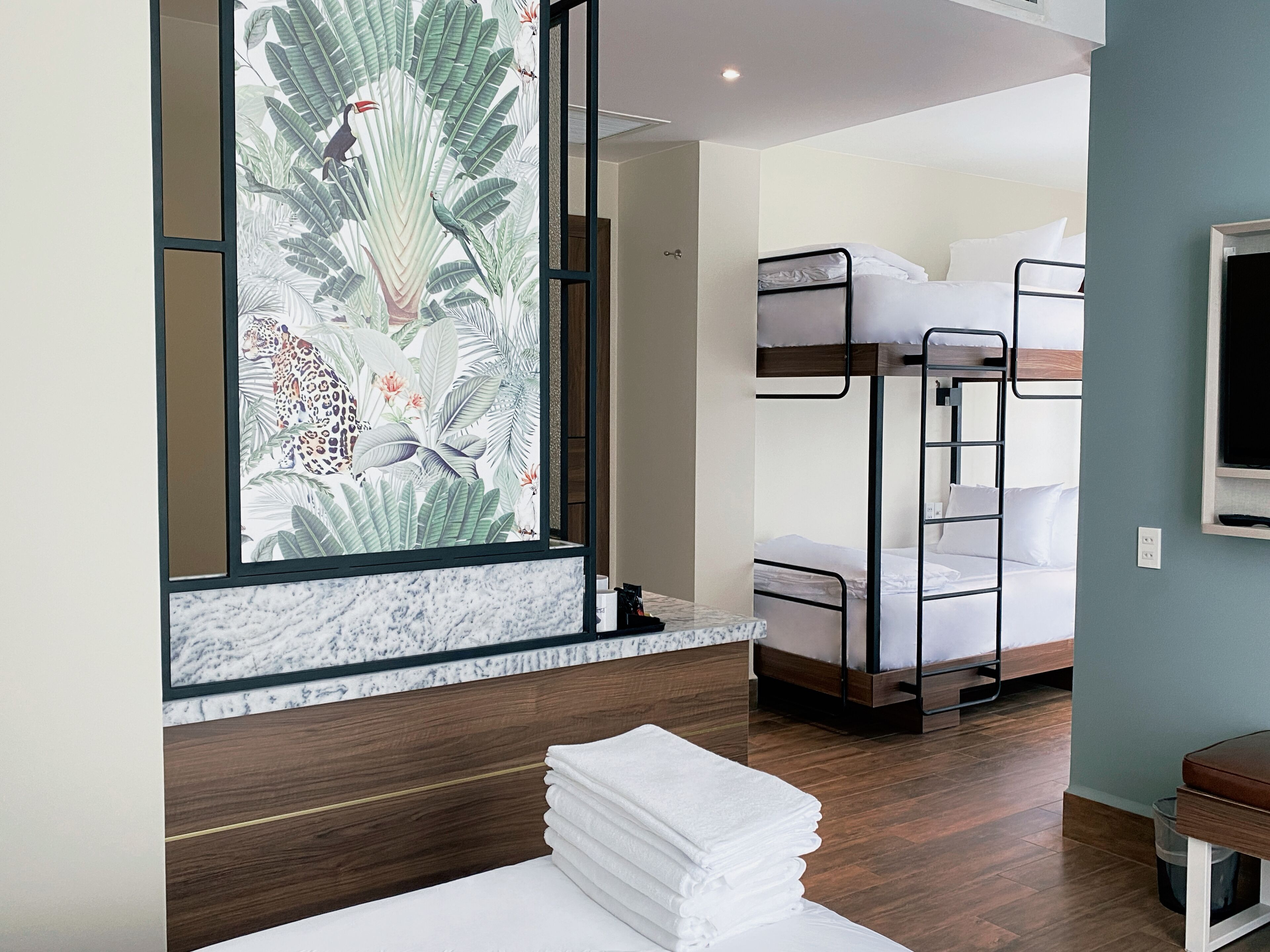 Suite familiar, vista a la ciudad | Escritorio y wifi gratis 