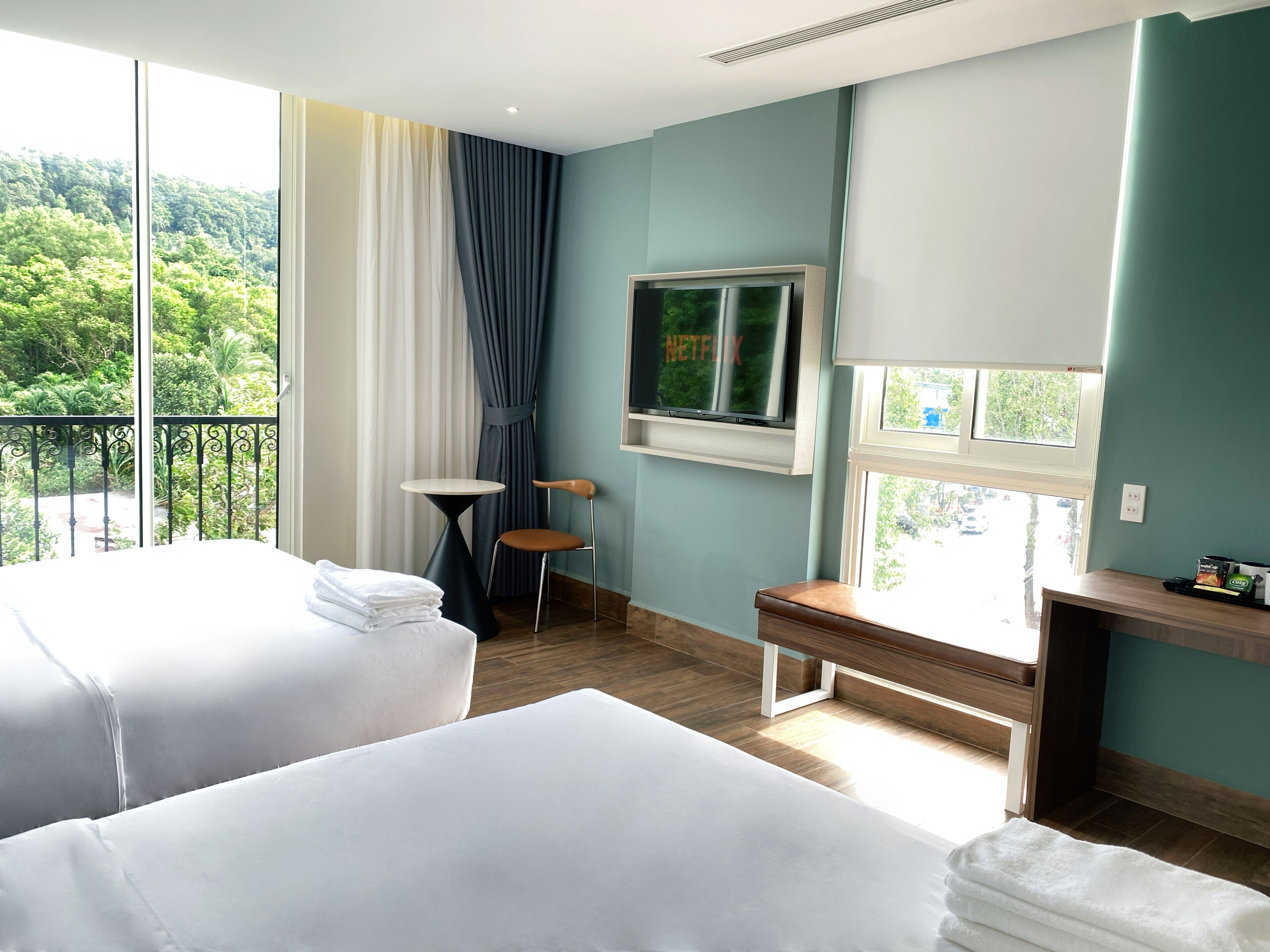 ファミリー ダブルルーム クイーンベッド 2 台 | デスク、WiFi (無料)