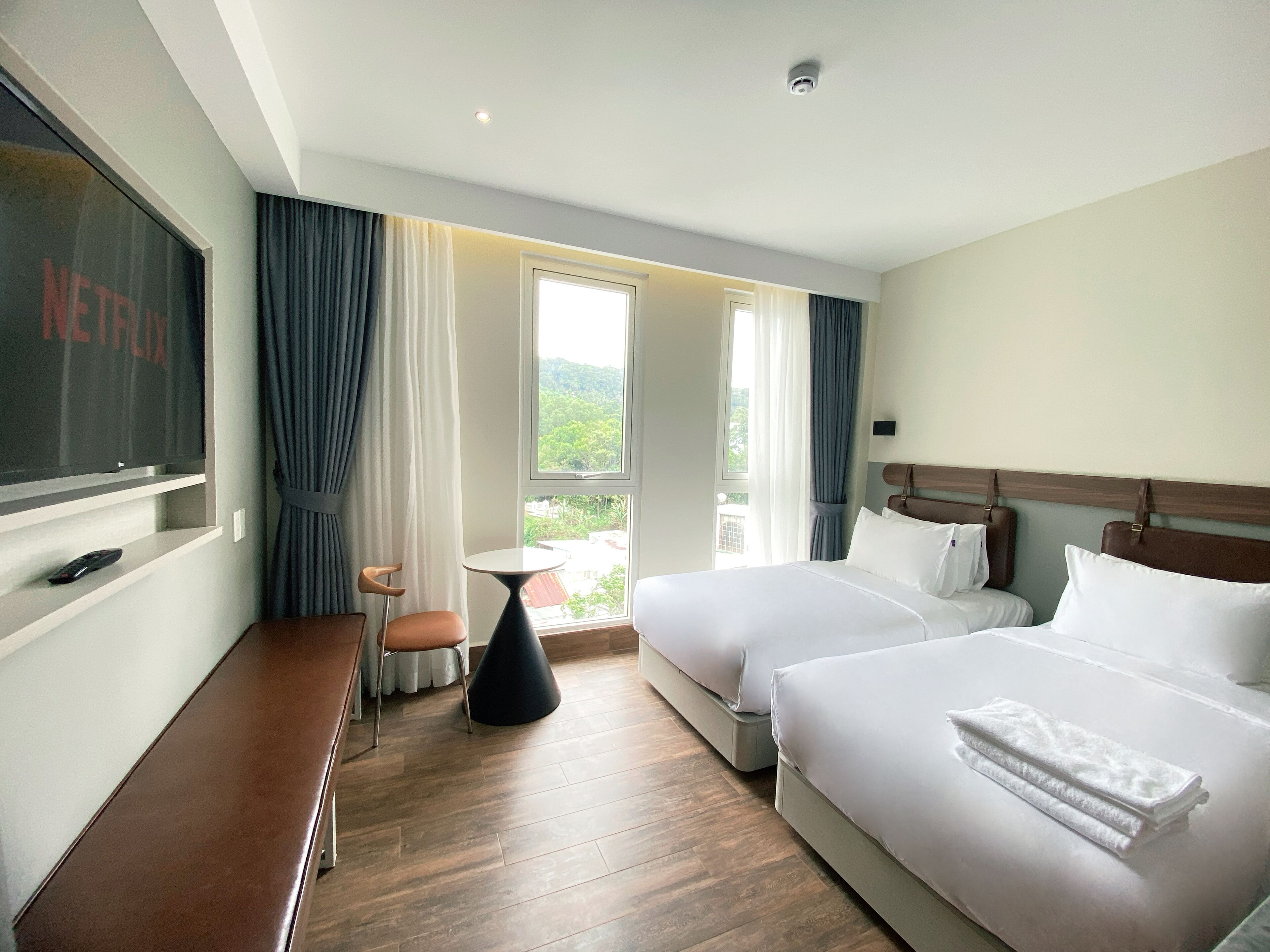 Superior Twin Room, City View | Desk, free WiFi