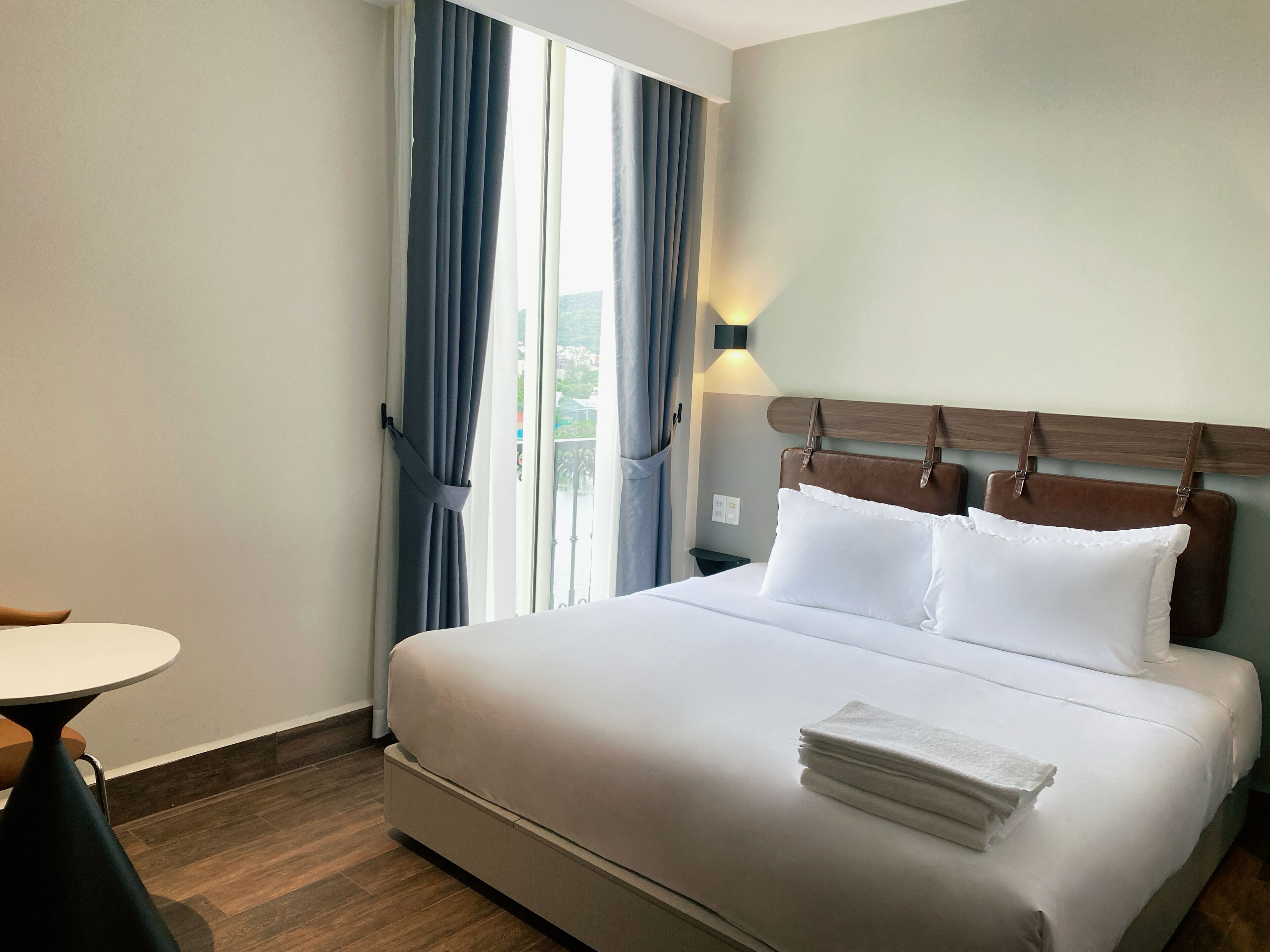 Habitación Deluxe, 1 cama King size, vista al río | Escritorio y wifi gratis 