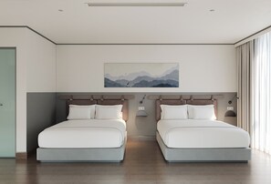 ห้องแฟมิลี่ดับเบิล, เตียงควีนไซส์ 2 เตียง | โต๊ะทำงาน, Wi-Fi ฟรี