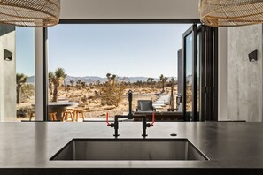 Interior - The Moasis - 5 acre Modern w Pool & Spa (Yucca Valley)