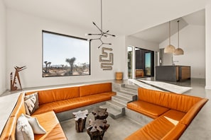 Smart TV - The Moasis - 5 acre Modern w Pool & Spa (Yucca Valley)