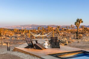 Property grounds - The Moasis - 5 acre Modern w Pool & Spa (Yucca Valley)