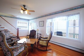 Interior - Ocean views galore. York Beach at your finger tips (York Beach)