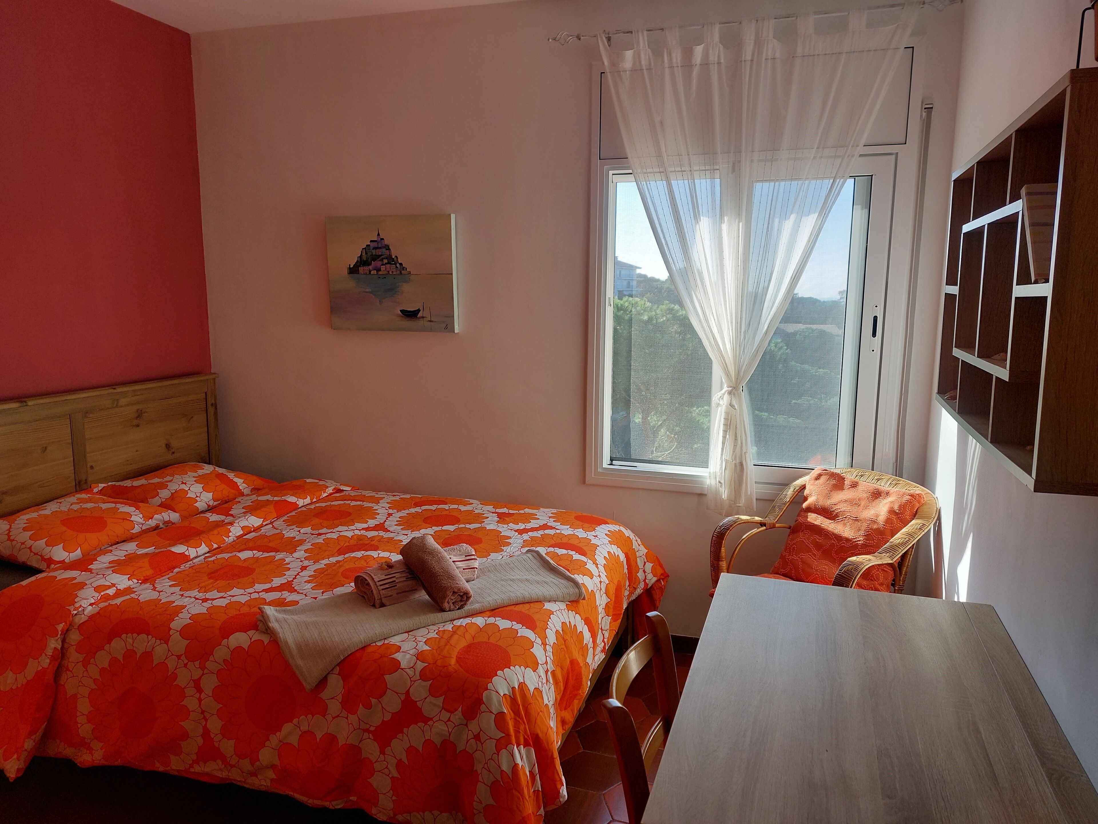 2 chambres, fer et planche à repasser, Wi-Fi, draps fournis