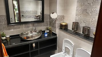 Shower, towels, shampoo, toilet paper