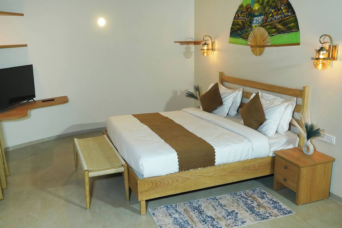 WiFi (free), bed sheets