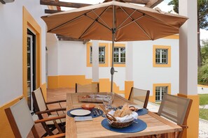 Outdoor dining - UA 78- Villa dos Sobreiros (Alcácer do Sal)