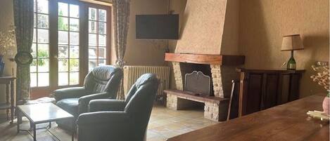 Télévision, cheminée