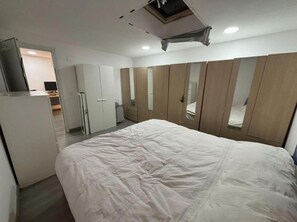 3 bedrooms, iron/ironing board, Internet, bed sheets - The Special Loft Plaza Castilla (Madrid)