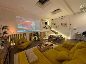 TV - The Special Loft Plaza Castilla (Madrid)